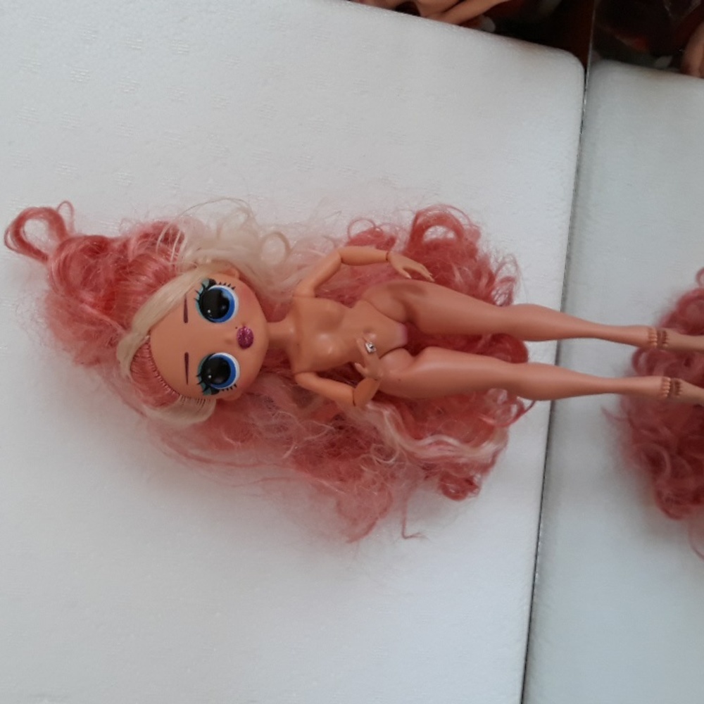 2019 MGA LOL Surprise OMG Winter Chill Big Wig Doll w Original Ring Used Cond.